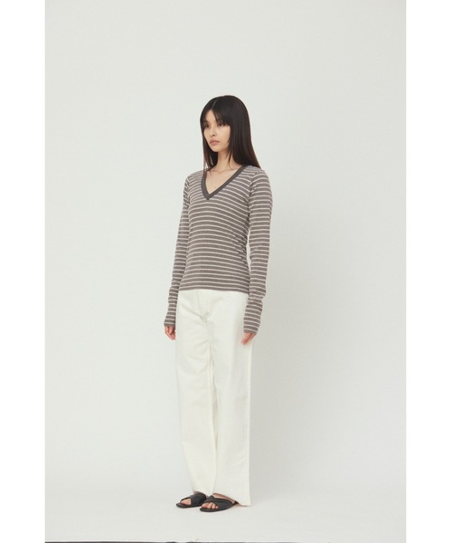 &enece(アンドエネス)の「Vネック ボーダー ロングスリーブカットソー(Tシャツ/カットソー・レディース・ブルー/イエロー/グレー・FREE)」の5枚目の写真