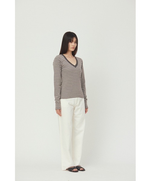 &enece(アンドエネス)の「Vネック ボーダー ロングスリーブカットソー(Tシャツ/カットソー・レディース・ブルー/イエロー/グレー・FREE)」の6枚目の写真