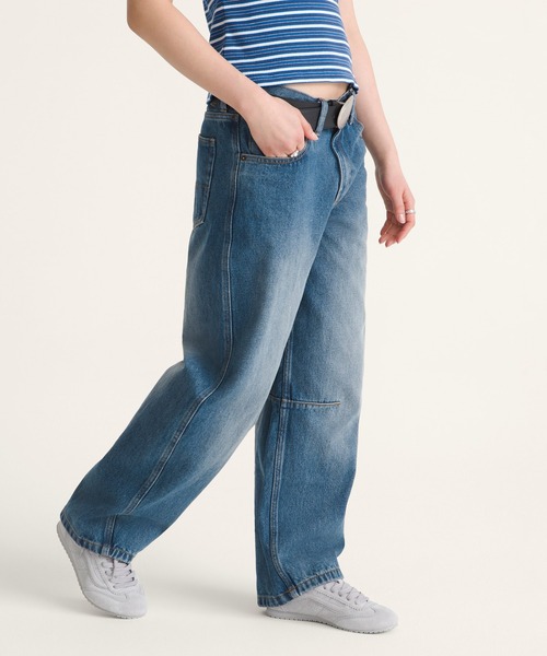 VANS(バンズ)の「ウィメンズ チェック5 バレルデニムパンツ / Check 5 Mid Rise Barrel Vintag VN000XFYAHU1(デニムパンツ・レディース・インディゴブルー・28inch/25inch/26inch/27inch)」の2枚目の写真