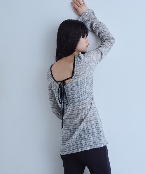 CODE A(コードエー)の「open back check tunic(Tシャツ/カットソー・レディース・グレー系1/ブラック・00)」の2枚目の写真