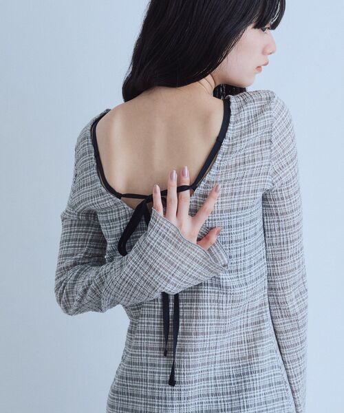 CODE A(コードエー)の「open back check tunic(Tシャツ/カットソー・レディース・グレー系1/ブラック・00)」の5枚目の写真