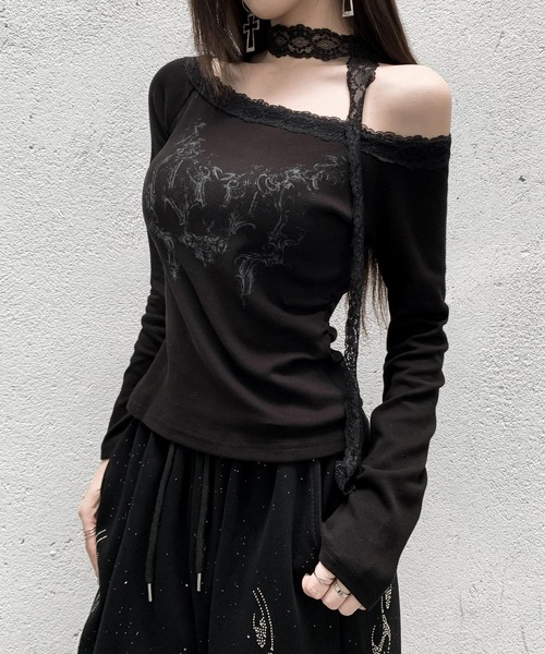 VEILA(ヴェイラ)の「チョーカー風グラフィック長袖トップス(Tシャツ/カットソー・レディース・ホワイト/スモークグレー/ブラック・フリー)」の2枚目の写真