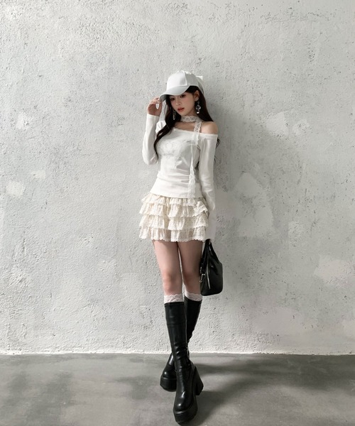 VEILA(ヴェイラ)の「チョーカー風グラフィック長袖トップス(Tシャツ/カットソー・レディース・ホワイト/スモークグレー/ブラック・フリー)」の15枚目の写真