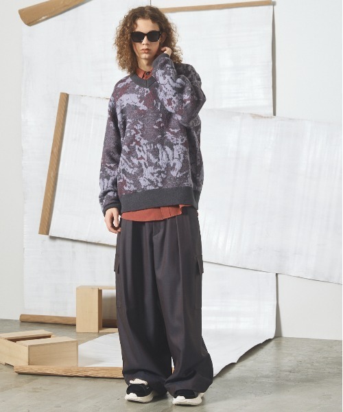 MAISON SPECIAL（メゾンスペシャル）の「《UNISEX》Abstract Pattern Prime-Over V-neck Knit Tops/アブストラクトパターンプライムオーバーVネックニット【MAISON SPECIAL/メゾンスペシャル】（ニット/セーター・メンズ・ダークブルー/パープル・0/1/2）」の3枚目の写真