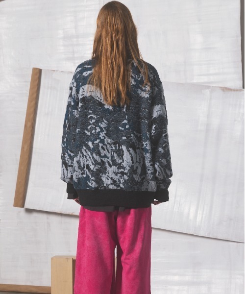 MAISON SPECIAL（メゾンスペシャル）の「《UNISEX》Abstract Pattern Prime-Over V-neck Knit Tops/アブストラクトパターンプライムオーバーVネックニット【MAISON SPECIAL/メゾンスペシャル】（ニット/セーター・メンズ・ダークブルー/パープル・0/1/2）」の11枚目の写真