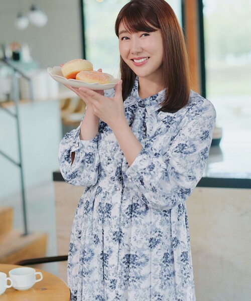 Tiaclasse(ティアクラッセ)の「【安めぐみさん着用・2way】花柄リボンタイシャツワンピース(ワンピース・レディース・ブラック/ブルー/ベージュ/オフホワイト・M/S/L)」の7枚目の写真