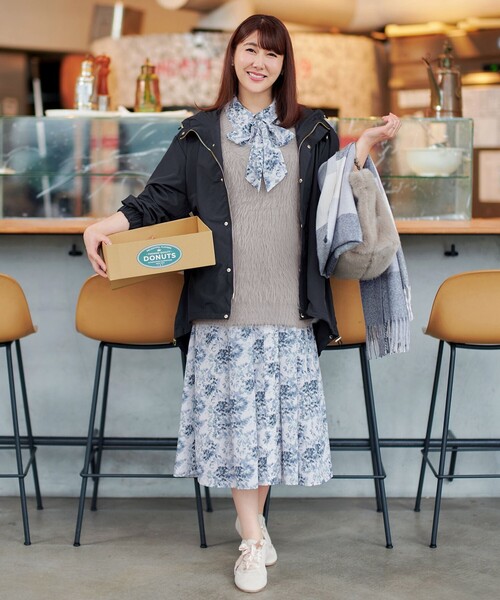 Tiaclasse(ティアクラッセ)の「【安めぐみさん着用・2way】花柄リボンタイシャツワンピース(ワンピース・レディース・ブラック/ブルー/ベージュ/オフホワイト・M/S/L)」の12枚目の写真