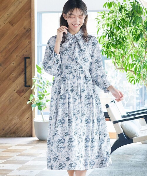 Tiaclasse(ティアクラッセ)の「【安めぐみさん着用・2way】花柄リボンタイシャツワンピース(ワンピース・レディース・ブラック/ブルー/ベージュ/オフホワイト・M/S/L)」の15枚目の写真