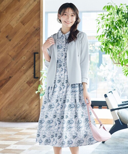 Tiaclasse(ティアクラッセ)の「【安めぐみさん着用・2way】花柄リボンタイシャツワンピース(ワンピース・レディース・ブラック/ブルー/ベージュ/オフホワイト・M/S/L)」の19枚目の写真