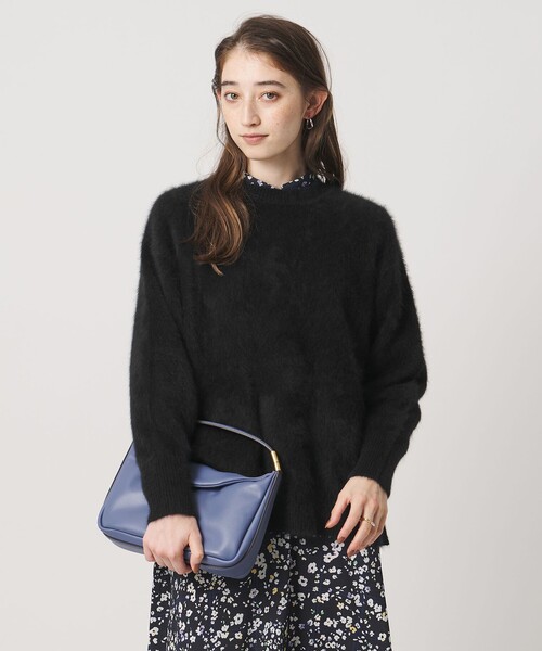 UNITED ARROWS(ユナイテッドアローズ)の「フォックスカシミヤ クルーネック ニット(ニット/セーター・レディース・グレー/ブラック・FREE)」の4枚目の写真