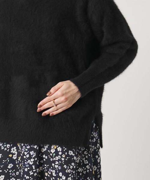 UNITED ARROWS(ユナイテッドアローズ)の「フォックスカシミヤ クルーネック ニット(ニット/セーター・レディース・グレー/ブラック・FREE)」の14枚目の写真