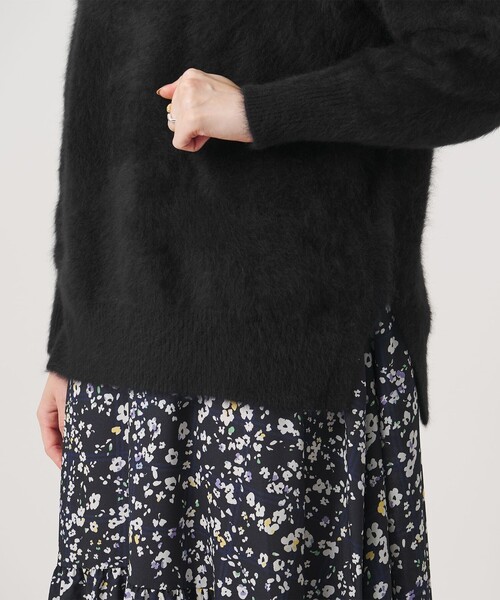 UNITED ARROWS(ユナイテッドアローズ)の「フォックスカシミヤ クルーネック ニット(ニット/セーター・レディース・グレー/ブラック・FREE)」の15枚目の写真
