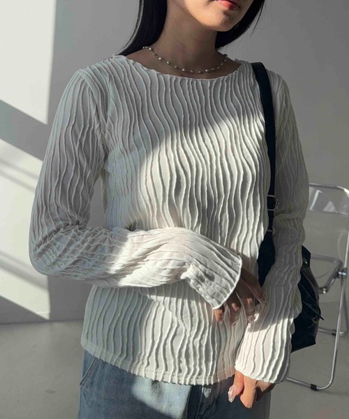 AS KNOW AS plus（アズノゥアズプラス）の「☆アソートクルーネックロンT(シャーリング・ウェーブ)（Tシャツ/カットソー・レディース・アイボリー系1/アイボリー系/ブラック系1/ブラック系・FREE）」の4枚目の写真