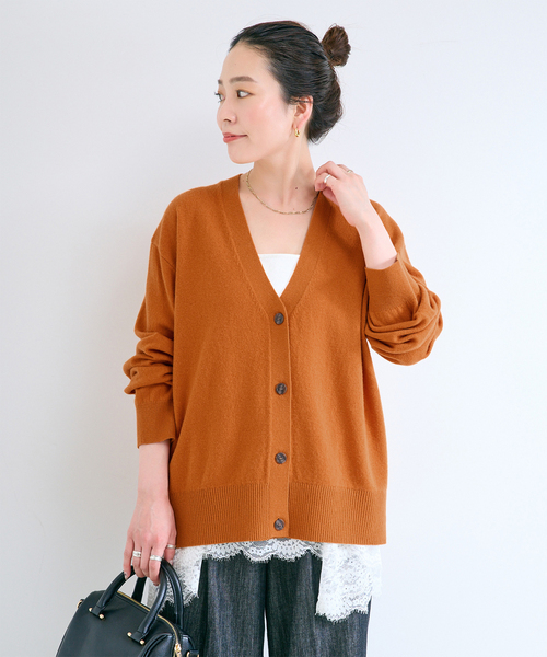 B.C STOCK(ベーセーストック)の「【WEB+一部店舗限定】ウールカシミヤVネックカーディガン(ニット/セーター・レディース・オレンジ/チャコールグレー/ホワイト・FREE)」の3枚目の写真