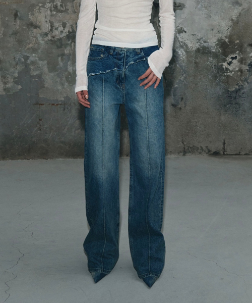 THEPORTA（ザ ポルタ）の「CUTOUT LAYER PINTUCK DENIM, BLUE（デニムパンツ・レディース・その他・MEDIUM）」の2枚目の写真