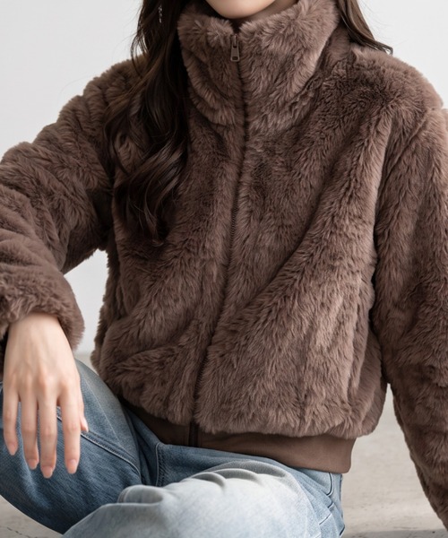 umune(ウムネ)の「思わず触れたくなる極上の肌触り♪ボリュームエコファーハイネックブルゾン(ブルゾン・レディース・オフホワイト/ブラウン/ベージュ・FREE)」の10枚目の写真
