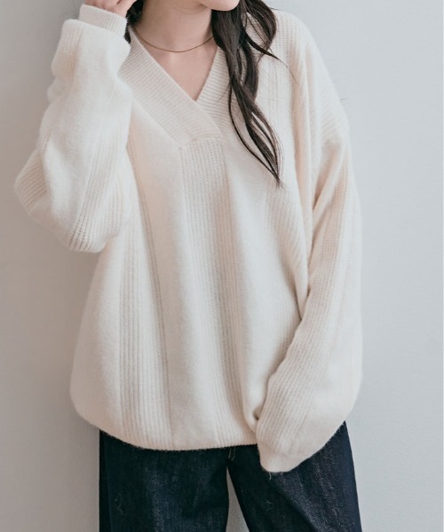kirakiraShop(キラキラショップ)の「オーバーサイズ Vネック リブ ニット(ニット/セーター・レディース・パープル/レッド/オリーブ/チャコール/オフホワイト/ブラック・FREE)」の2枚目の写真