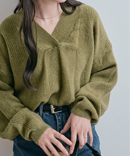 kirakiraShop(キラキラショップ)の「オーバーサイズ Vネック リブ ニット(ニット/セーター・レディース・パープル/レッド/オリーブ/チャコール/オフホワイト/ブラック・FREE)」の4枚目の写真