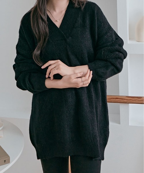 kirakiraShop(キラキラショップ)の「オーバーサイズ Vネック リブ ニット(ニット/セーター・レディース・パープル/レッド/オリーブ/チャコール/オフホワイト/ブラック・FREE)」の3枚目の写真