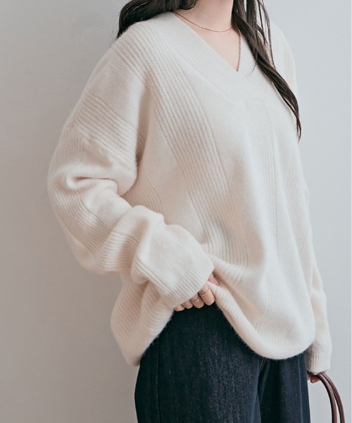 kirakiraShop(キラキラショップ)の「オーバーサイズ Vネック リブ ニット(ニット/セーター・レディース・パープル/レッド/オリーブ/チャコール/オフホワイト/ブラック・FREE)」の8枚目の写真