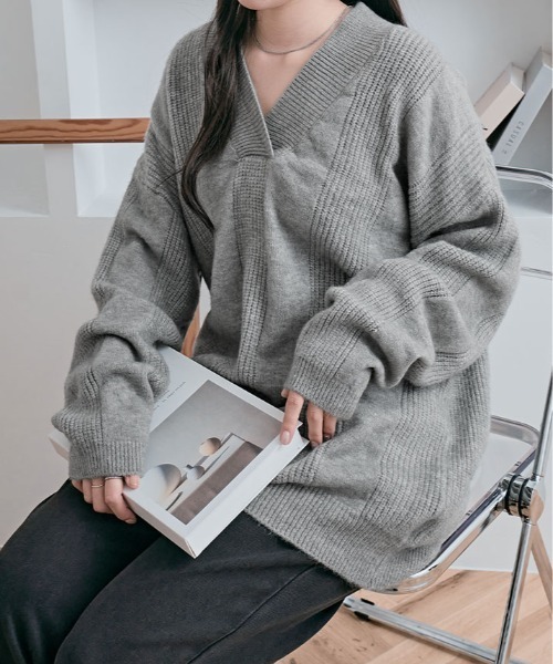 kirakiraShop(キラキラショップ)の「オーバーサイズ Vネック リブ ニット(ニット/セーター・レディース・パープル/レッド/オリーブ/チャコール/オフホワイト/ブラック・FREE)」の17枚目の写真