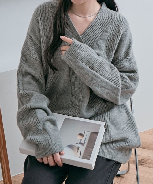 kirakiraShop(キラキラショップ)の「オーバーサイズ Vネック リブ ニット(ニット/セーター・レディース・パープル/レッド/オリーブ/チャコール/オフホワイト/ブラック・FREE)」の18枚目の写真
