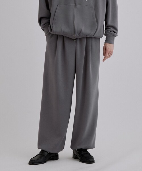 tk.TAKEO KIKUCHI(ティーケータケオキクチ)の「【TOROMIシリーズ】シルキータッチスウェットパンツ(その他パンツ・メンズ・ダークグレー/オフホワイト/ブラック・02/03)」の3枚目の写真