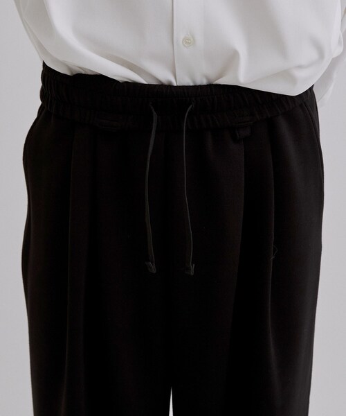 tk.TAKEO KIKUCHI(ティーケータケオキクチ)の「【TOROMIシリーズ】シルキータッチスウェットパンツ(その他パンツ・メンズ・ダークグレー/オフホワイト/ブラック・02/03)」の22枚目の写真