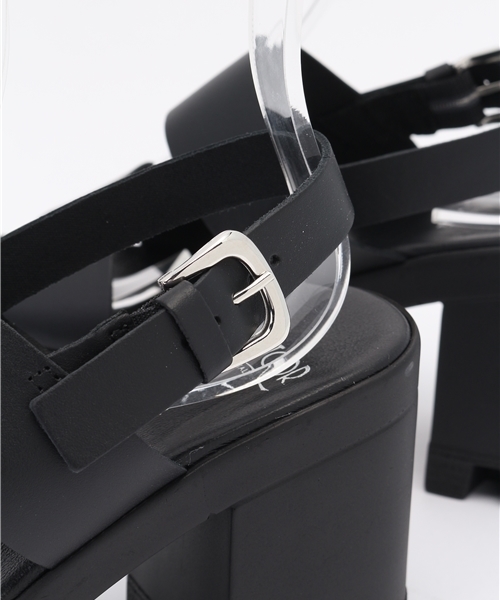 Chico（チコ）の「VICTOR7819（サンダル・レディース・ホワイト/ブラック/シルバー・37/38/36）」の8枚目の写真