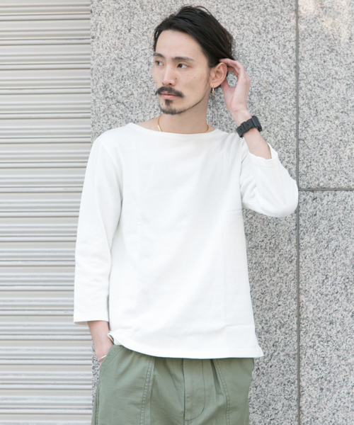 URBAN RESEARCH(アーバンリサーチ)の「UR バスクシャツ(Tシャツ/カットソー・メンズ・ブラック/ブラック系その他/ホワイト/ホワイト系その他/キャメル/グレー・LARGE/SMALL/MEDIUM)」の2枚目の写真