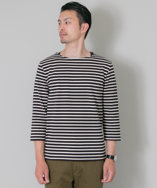 URBAN RESEARCH(アーバンリサーチ)の「UR バスクシャツ(Tシャツ/カットソー・メンズ・ブラック/ブラック系その他/ホワイト/ホワイト系その他/キャメル/グレー・LARGE/SMALL/MEDIUM)」の7枚目の写真