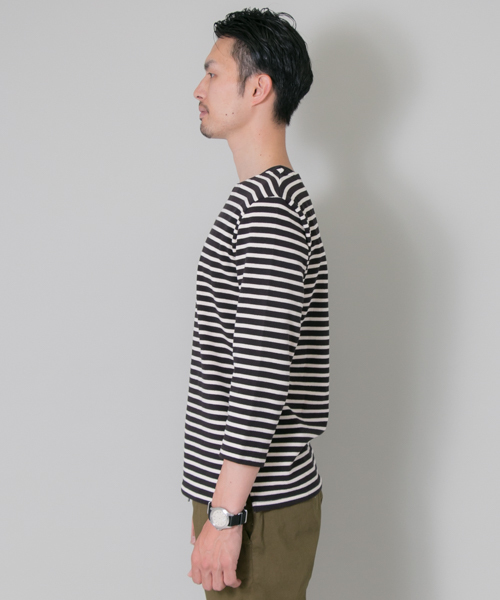 URBAN RESEARCH(アーバンリサーチ)の「UR バスクシャツ(Tシャツ/カットソー・メンズ・ブラック/ブラック系その他/ホワイト/ホワイト系その他/キャメル/グレー・LARGE/SMALL/MEDIUM)」の8枚目の写真