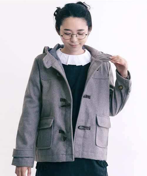 MERLOT（メルロー）の「ZOZO限定ショートダッフルコート455-6527N-TK（ダッフルコート・レディース・グレー/ベージュ/ネイビー/ブラック/ワイン/グリーン/キャメル・FREE/M/L）」の3枚目の写真