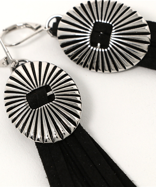 MOUSSY（マウジー）の「CONCHO FRINGE EARRING（ピアス（両耳用）・レディース・キャメル/ボルドー/ブラック・FREE）」の5枚目の写真