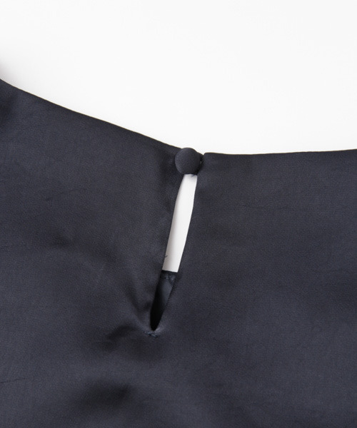 URBAN RESEARCH（アーバンリサーチ）の「UR COUTURE MAISON　異素材切り替えワンピース（ワンピース・レディース・ベージュ/ネイビー/ブラック・38）」の13枚目の写真