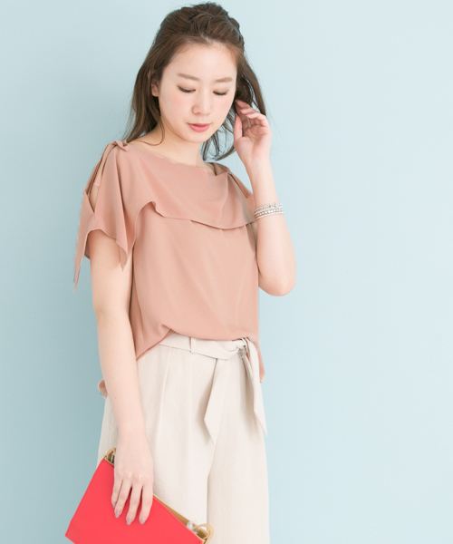 URBAN RESEARCH（アーバンリサーチ）の「UR オープンショルダー肩リボンブラウス（シャツ/ブラウス・レディース・ベージュ系その他/ピンク/ブラック/カーキ・FREE）」の4枚目の写真