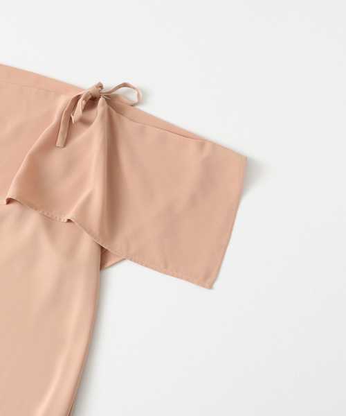 URBAN RESEARCH（アーバンリサーチ）の「UR オープンショルダー肩リボンブラウス（シャツ/ブラウス・レディース・ベージュ系その他/ピンク/ブラック/カーキ・FREE）」の15枚目の写真