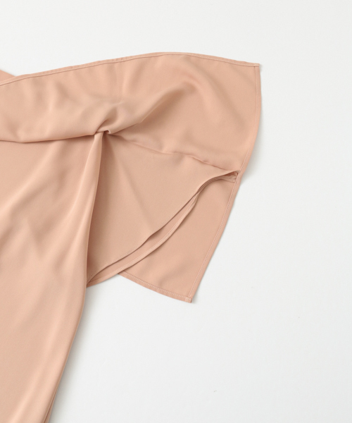 URBAN RESEARCH（アーバンリサーチ）の「UR オープンショルダー肩リボンブラウス（シャツ/ブラウス・レディース・ベージュ系その他/ピンク/ブラック/カーキ・FREE）」の16枚目の写真