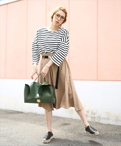 select MOCA（セレクトモカ）の「上質なカリフォルニアコットン素材◆2wayボーダービックシルエットドルマンスリーブ七分袖カットソー（Tシャツ/カットソー・レディース・ブラック/レッド/ブルー・FREE）」の4枚目の写真