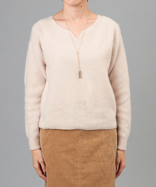 RIVE DROITE（リヴドロワ）の「ラクーンハートネックプルオーバー（ニット/セーター・レディース・ブラック/ライトベージュ/サックスブルー・FREE）」の11枚目の写真