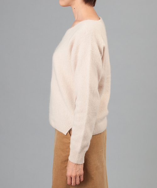 RIVE DROITE（リヴドロワ）の「ラクーンハートネックプルオーバー（ニット/セーター・レディース・ブラック/ライトベージュ/サックスブルー・FREE）」の12枚目の写真