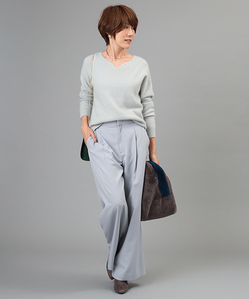 RIVE DROITE（リヴドロワ）の「ラクーンハートネックプルオーバー（ニット/セーター・レディース・ブラック/ライトベージュ/サックスブルー・FREE）」の10枚目の写真