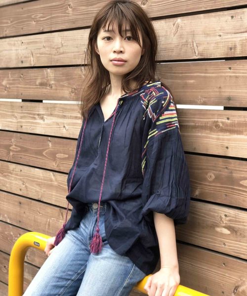 PICCIN（ピッチン）の「【WEB限定】カラフルエスニック刺繍ブラウス（シャツ/ブラウス・レディース・ネイビー/ブラウン/オフホワイト・MEDIUM）」の10枚目の写真