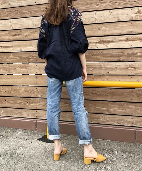 PICCIN（ピッチン）の「【WEB限定】カラフルエスニック刺繍ブラウス（シャツ/ブラウス・レディース・ネイビー/ブラウン/オフホワイト・MEDIUM）」の11枚目の写真