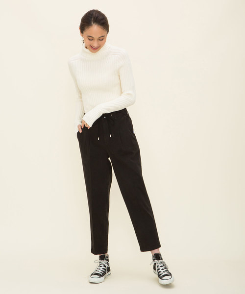 Moname（モナーム）の「ペグトップ イージーパンツ（その他パンツ・レディース・ブラック/ベージュ/カーキ/アイボリー/ネイビー・S/M/XS）」の17枚目の写真