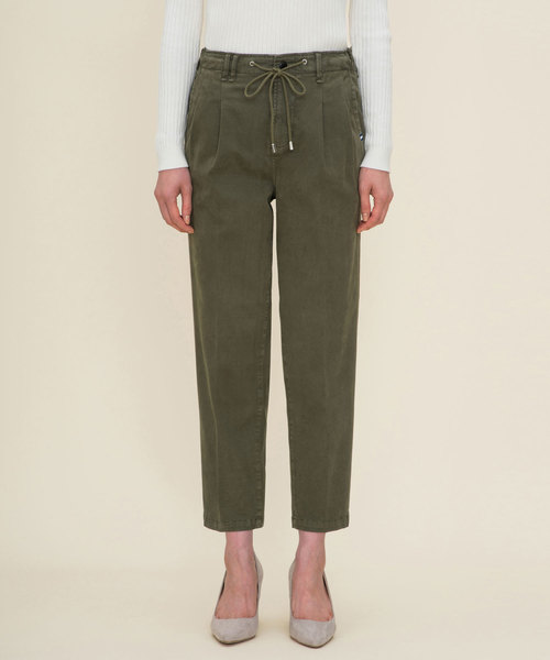 Moname（モナーム）の「ペグトップ イージーパンツ（その他パンツ・レディース・ブラック/ベージュ/カーキ/アイボリー/ネイビー・S/M/XS）」の9枚目の写真