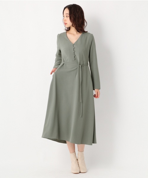 A part by（アパートバイ）の「ＰボタンVネックワンピース 822096（ワンピース・レディース・カーキ/ブルー系その他/イエロー系その他・FREE）」の2枚目の写真