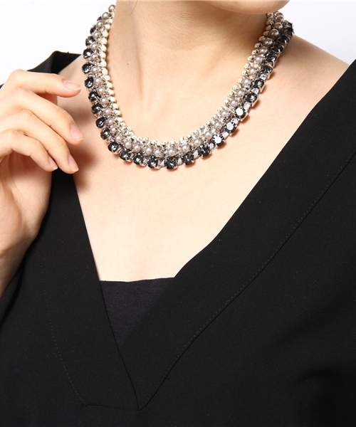 BEAUTY&YOUTH UNITED ARROWS(ビューティーアンドユースユナイテッドアローズ)の「BYMC パールモチーフ×ビジュー ショートネックレス2§ ◆(ネックレス・レディース・シルバー・フリー)」の4枚目の写真