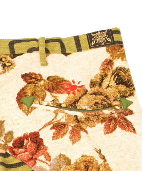 BOOFOOWOO(ブーフーウー)の「キッズハーフパンツ レトロ花柄(その他パンツ・キッズ・ベージュ・X-SMALL/LARGE/SMALL/MEDIUM)」の3枚目の写真