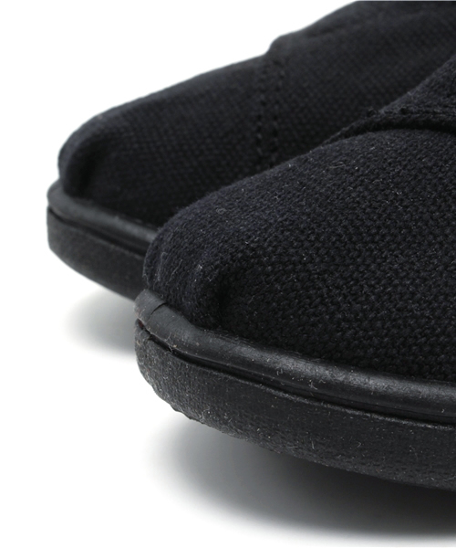 TOMS(トムス)の「ベビー キッズ トムス タイニー クラシック TOMS TINY-ORIGINAL CLASSICS Canvas(スニーカー・キッズ・ブラック/ネイビー/ブラウン/レッド/オフホワイト/ピンク・12cm/15cm/14cm/16cm/17cm/13cm)」の10枚目の写真